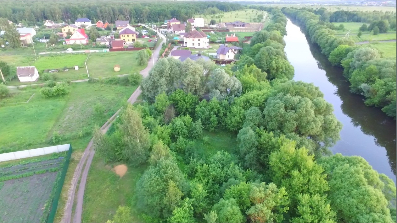 В деревне Гать Ока оказалась за забором - Орловская среда-плюс